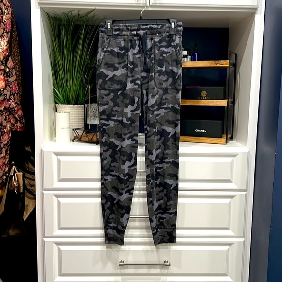 Express  Jogger set  gray black army fatigue Top Size S petite Bottom XS petite - Picture 7 of 10